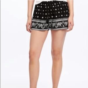 🆕 Black and White Old Navy Elephant Shorts